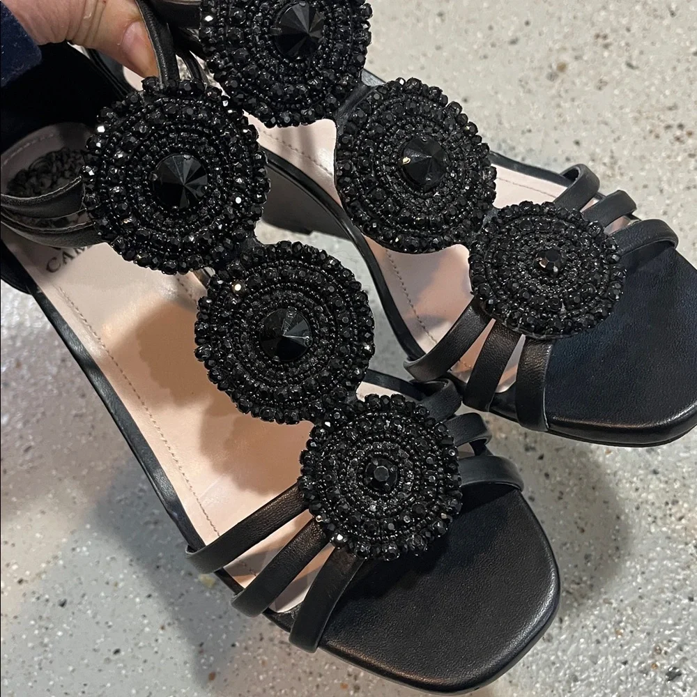 VINCE CAMUTO BAYLE LEATHER BEADED MEDALLION WEDGE SANDALS BLACK SIZE 8.5W